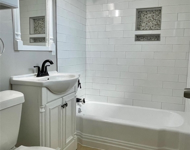 1914 Larrabee Street - Photo Thumbnail 8