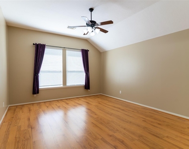 16123 Hitching Post Court - Photo Thumbnail 12