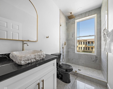 1009 8th Street - Photo Thumbnail 5