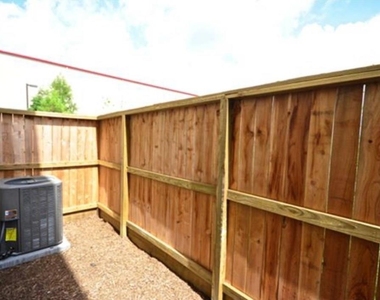 2710 Hullsmith Drive - Photo Thumbnail 15