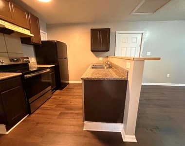 3028 Avenue M - Photo Thumbnail 2