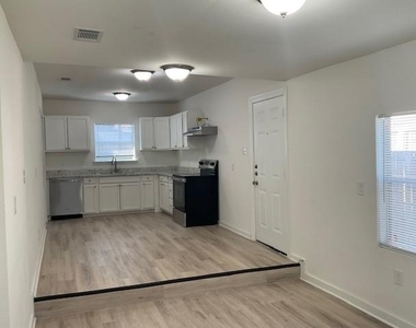 815 17th Avenue N - Photo Thumbnail 6
