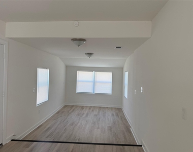 815 17th Avenue N - Photo Thumbnail 5