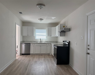 815 17th Avenue N - Photo Thumbnail 4