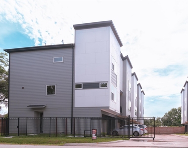 6728 Peerless Street - Photo Thumbnail 1