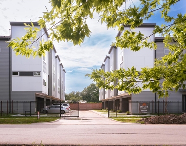 6728 Peerless Street - Photo Thumbnail 4