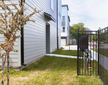 6728 Peerless Street - Photo Thumbnail 2