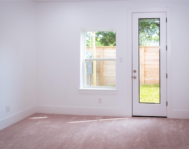 6728 Peerless Street - Photo Thumbnail 10