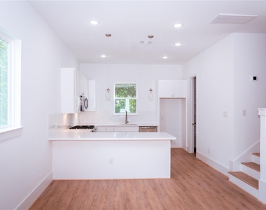 6728 Peerless Street - Photo Thumbnail 9