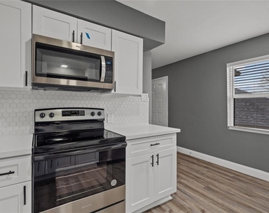 2015 Rosalee Street - Photo Thumbnail 5