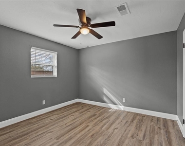 2015 Rosalee Street - Photo Thumbnail 6