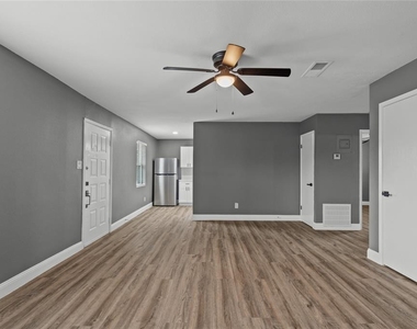 2015 Rosalee Street - Photo Thumbnail 2