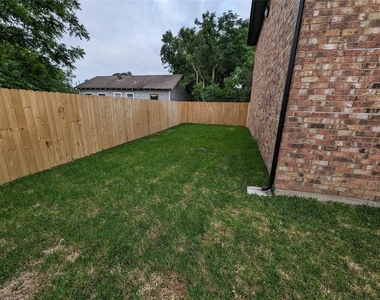 2015 Rosalee Street - Photo Thumbnail 13