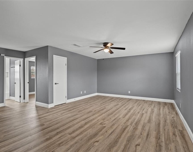2015 Rosalee Street - Photo Thumbnail 3