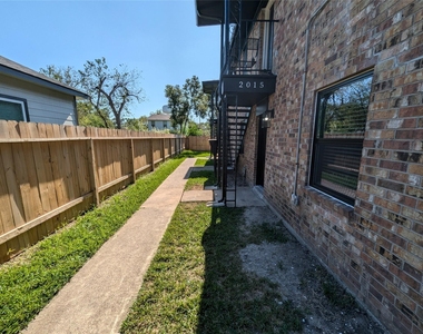 2015 Rosalee Street - Photo Thumbnail 12