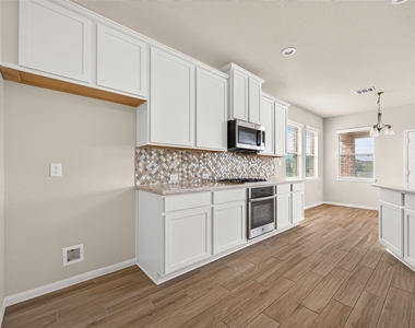 4403 Silvergrass Lane - Photo Thumbnail 15