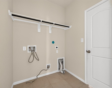 4403 Silvergrass Lane - Photo Thumbnail 21