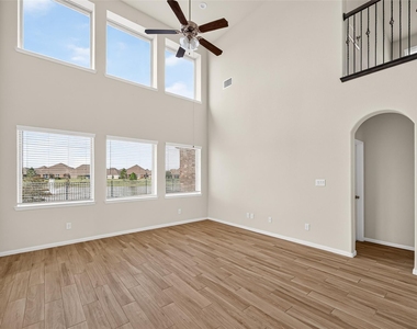 4403 Silvergrass Lane - Photo Thumbnail 10