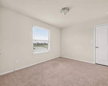 4403 Silvergrass Lane - Photo Thumbnail 35