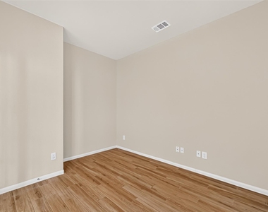 4403 Silvergrass Lane - Photo Thumbnail 9