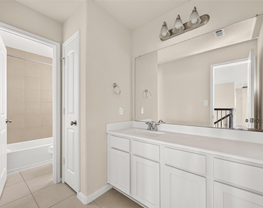 4403 Silvergrass Lane - Photo Thumbnail 33