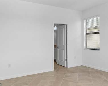 14882 Portico Boulevard - Photo Thumbnail 12