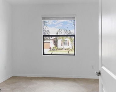 14882 Portico Boulevard - Photo Thumbnail 11
