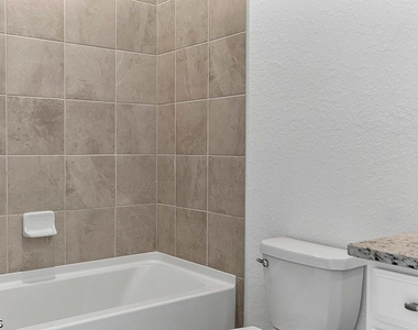 14882 Portico Boulevard - Photo Thumbnail 8