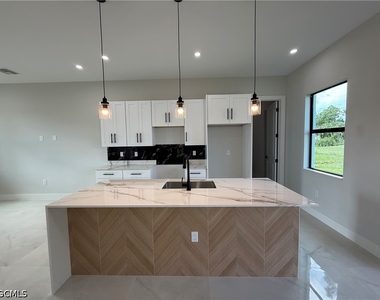 824 Dawhert Avenue S - Photo Thumbnail 7