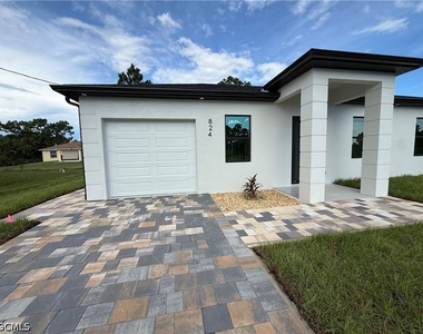 824 Dawhert Avenue S - Photo Thumbnail 4