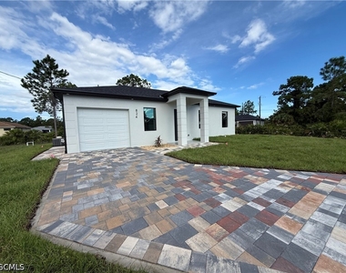 824 Dawhert Avenue S - Photo Thumbnail 3