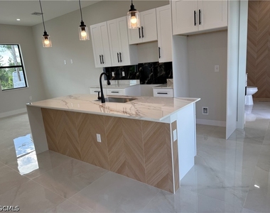 824 Dawhert Avenue S - Photo Thumbnail 6