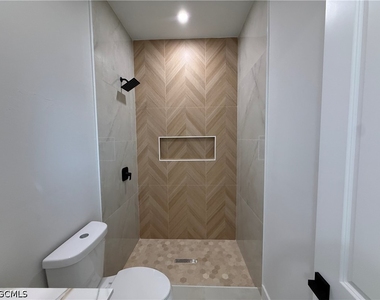 824 Dawhert Avenue S - Photo Thumbnail 20