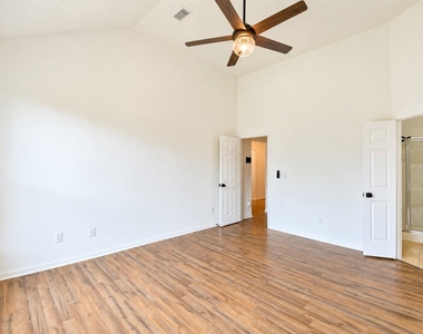 2922 Veva Drive - Photo Thumbnail 13