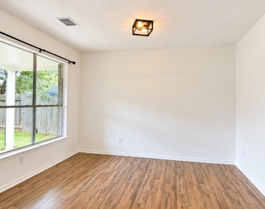 2922 Veva Drive - Photo Thumbnail 11