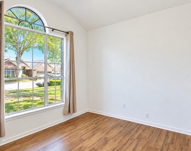 2922 Veva Drive - Photo Thumbnail 22