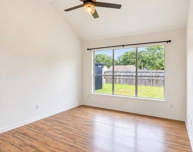 2922 Veva Drive - Photo Thumbnail 14