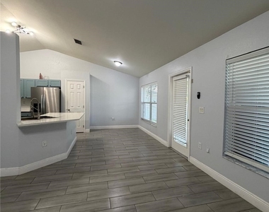 4237 Ne 19th Avenue - Photo Thumbnail 2