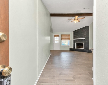 16814 Cobble Ridge Drive - Photo Thumbnail 5