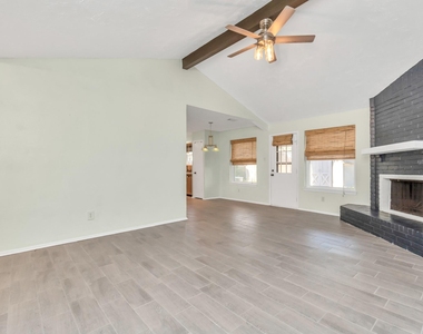 16814 Cobble Ridge Drive - Photo Thumbnail 7