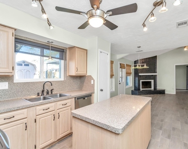 16814 Cobble Ridge Drive - Photo Thumbnail 12