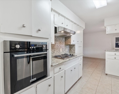 2303 Willowby - Photo Thumbnail 8