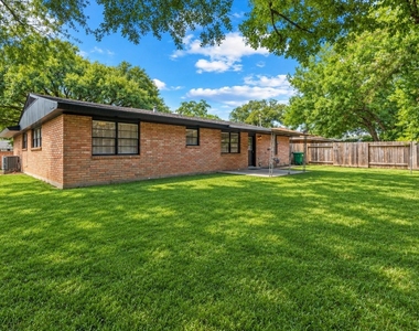 2303 Willowby - Photo Thumbnail 24