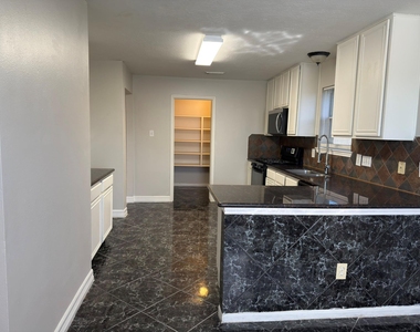 2239 Heatherwood Drive - Photo Thumbnail 4