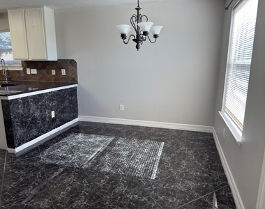 2239 Heatherwood Drive - Photo Thumbnail 2