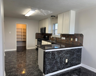2239 Heatherwood Drive - Photo Thumbnail 3