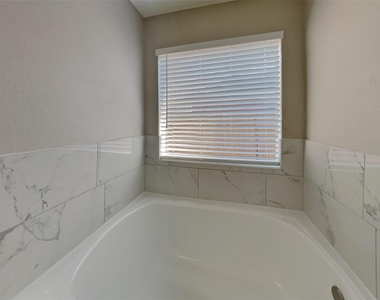 27089 Monarch Wood Drive - Photo Thumbnail 10