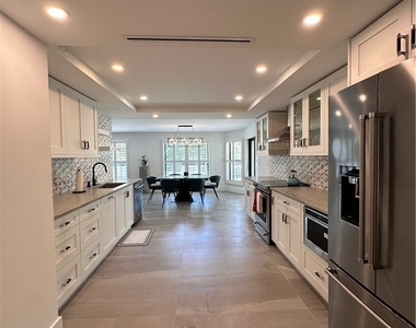 4451 Gulf Shore Boulevard N - Photo Thumbnail 11