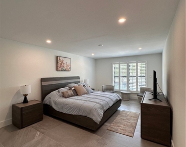 4451 Gulf Shore Boulevard N - Photo Thumbnail 13