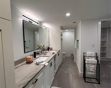 4451 Gulf Shore Boulevard N - Photo Thumbnail 17